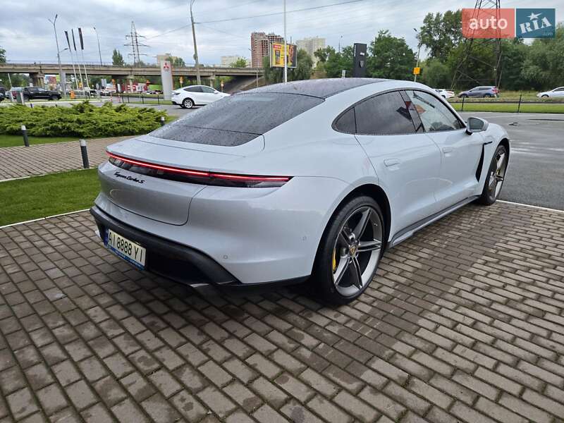 Седан Porsche Taycan 2021 в Киеве