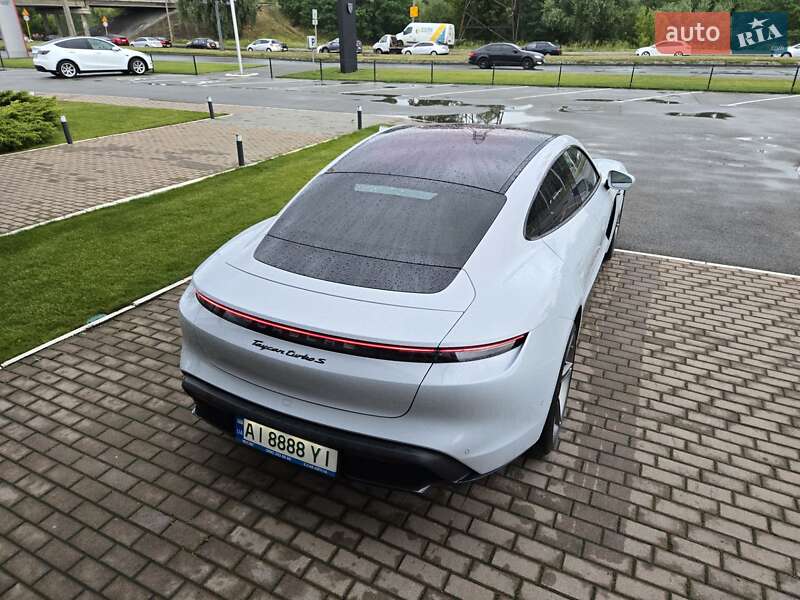 Седан Porsche Taycan 2021 в Киеве