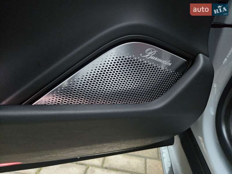 Седан Porsche Taycan 2021 в Киеве