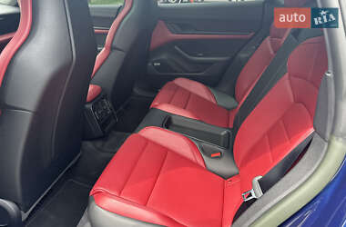 Седан Porsche Taycan 2022 в 