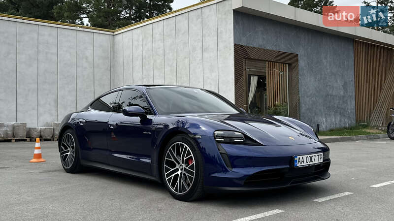 Седан Porsche Taycan 2022 в 