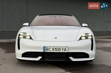 Седан Porsche Taycan 2020 в 
