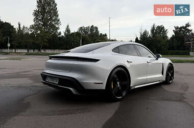 Седан Porsche Taycan 2020 в 