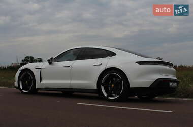 Седан Porsche Taycan 2025 в 