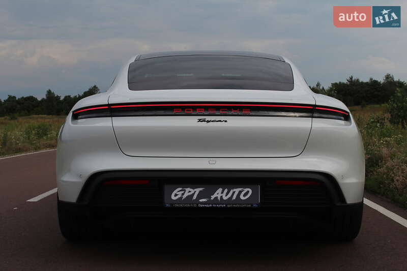 Седан Porsche Taycan 2025 в Киеве