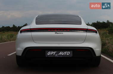 Седан Porsche Taycan 2025 в 