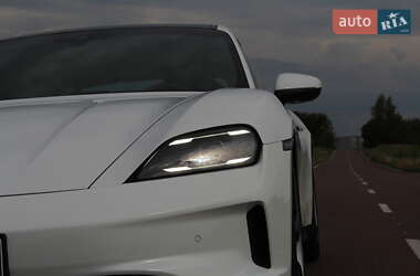 Седан Porsche Taycan 2025 в 