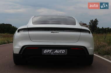 Седан Porsche Taycan 2025 в 