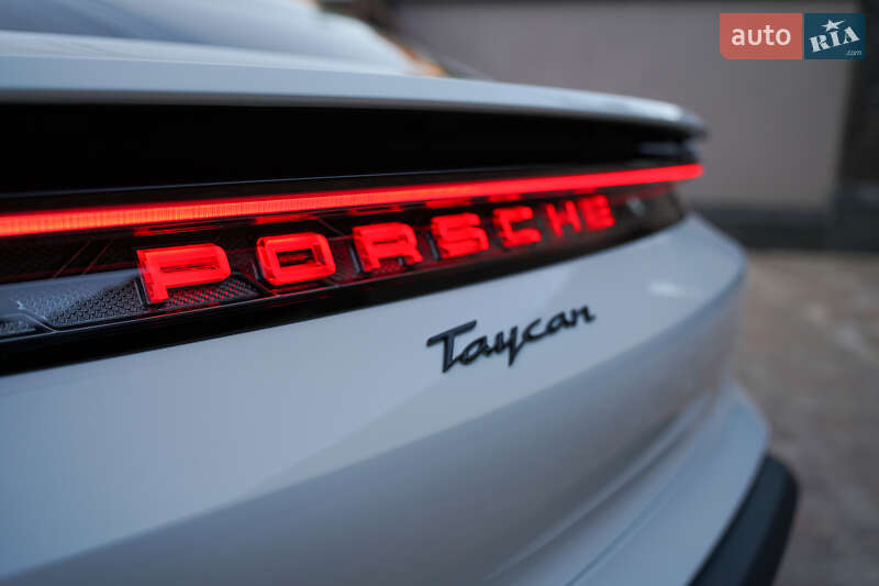 Седан Porsche Taycan 2025 в Киеве