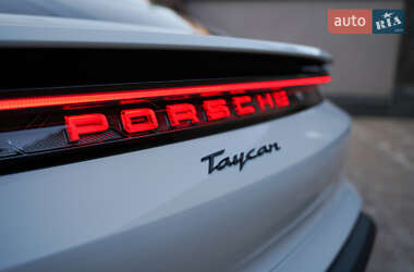 Седан Porsche Taycan 2025 в 