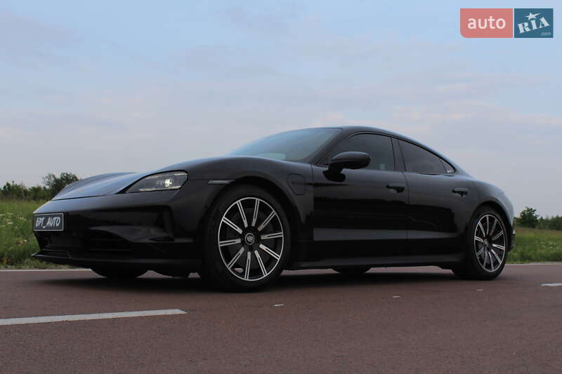 Седан Porsche Taycan 2025 в Києві