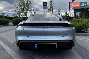 Седан Porsche Taycan 2022 в 