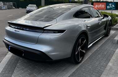Седан Porsche Taycan 2022 в 