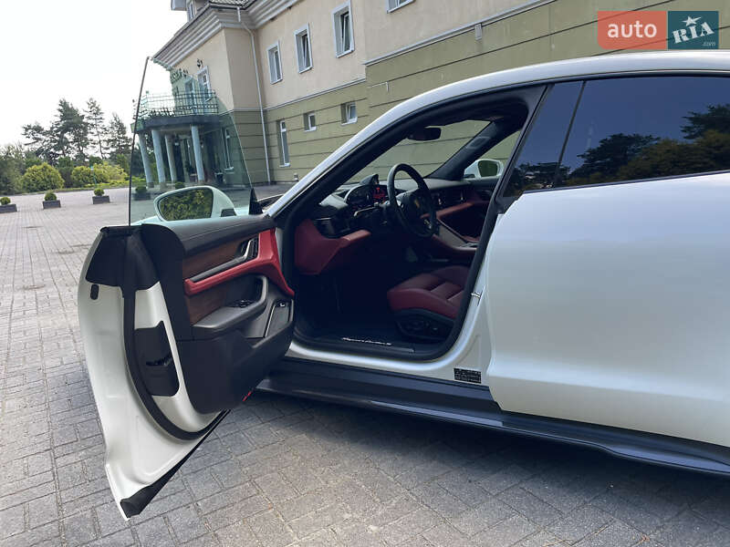 Седан Porsche Taycan 2020 в Львове