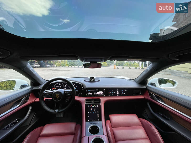 Седан Porsche Taycan 2020 в Львове