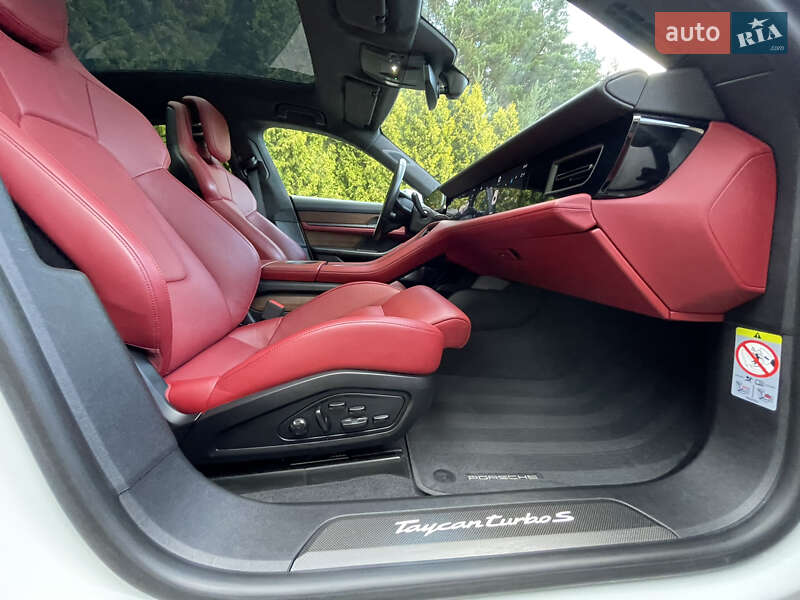 Седан Porsche Taycan 2020 в Львове