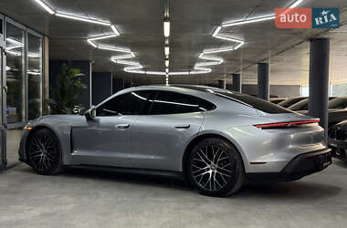 Седан Porsche Taycan 2023 в 