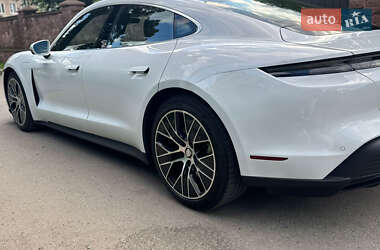 Седан Porsche Taycan 2022 в 