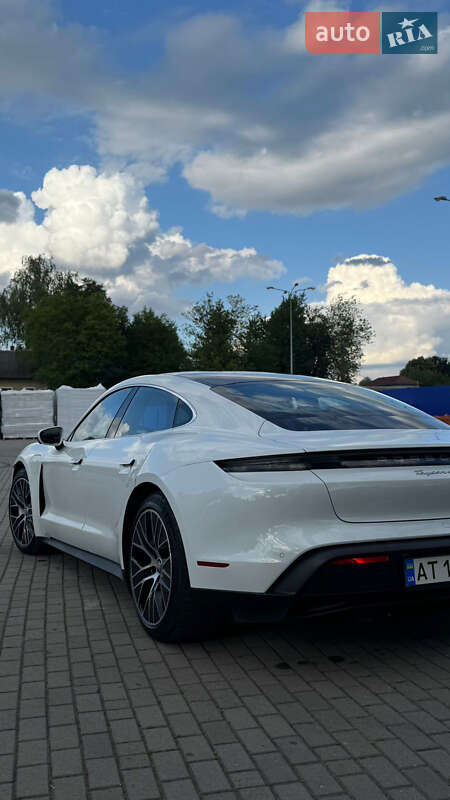 Седан Porsche Taycan 2022 в Коломые