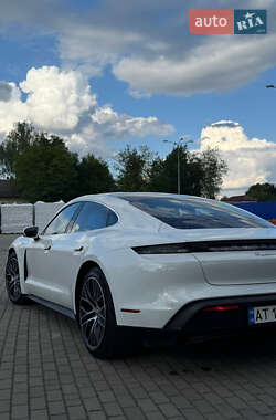 Седан Porsche Taycan 2022 в 