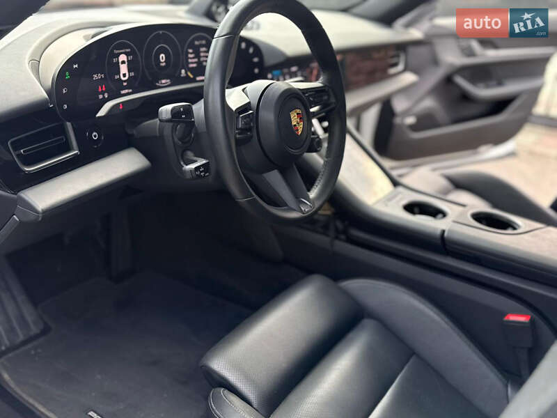 Седан Porsche Taycan 2022 в Коломые