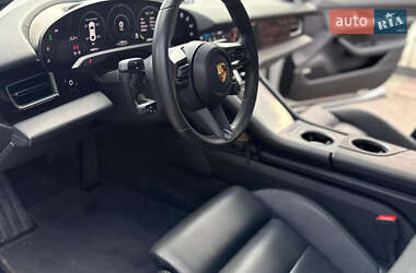 Седан Porsche Taycan 2022 в 