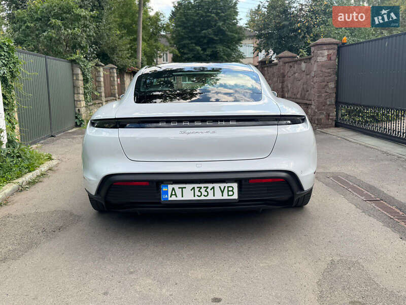Седан Porsche Taycan 2022 в Коломые