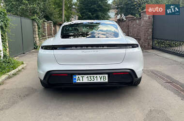 Седан Porsche Taycan 2022 в 