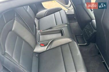 Седан Porsche Taycan 2022 в 