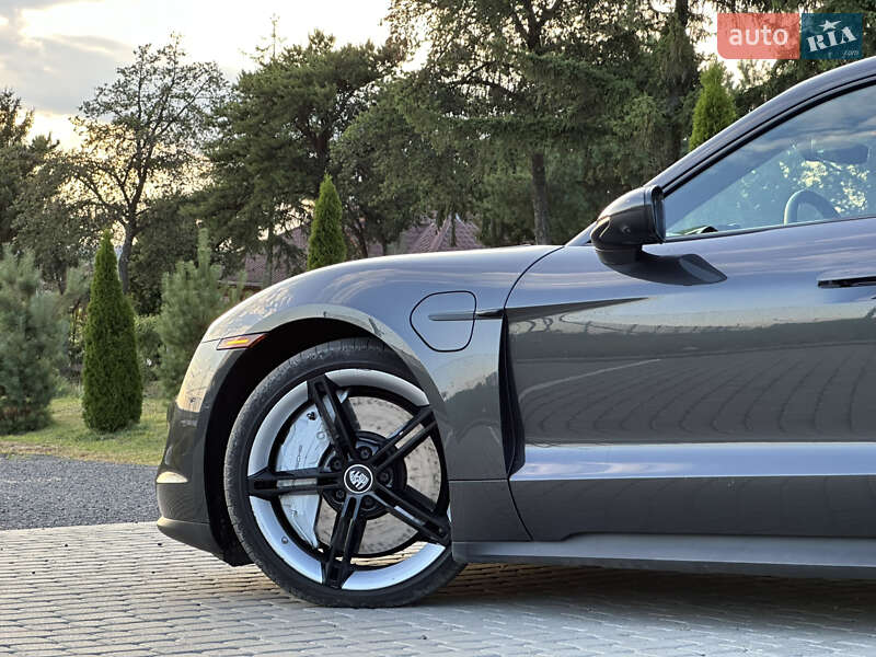 Седан Porsche Taycan 2020 в Львове