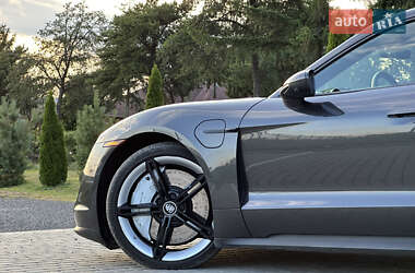 Седан Porsche Taycan 2020 в 