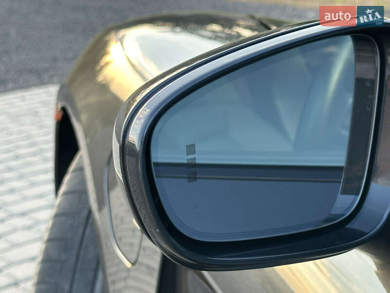 Седан Porsche Taycan 2020 в Львове