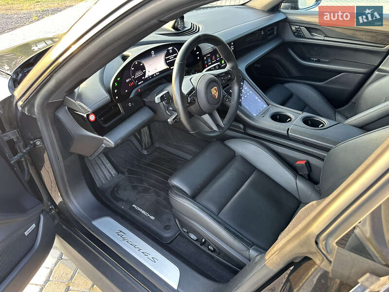 Седан Porsche Taycan 2020 в Львове
