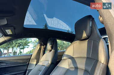 Седан Porsche Taycan 2020 в 