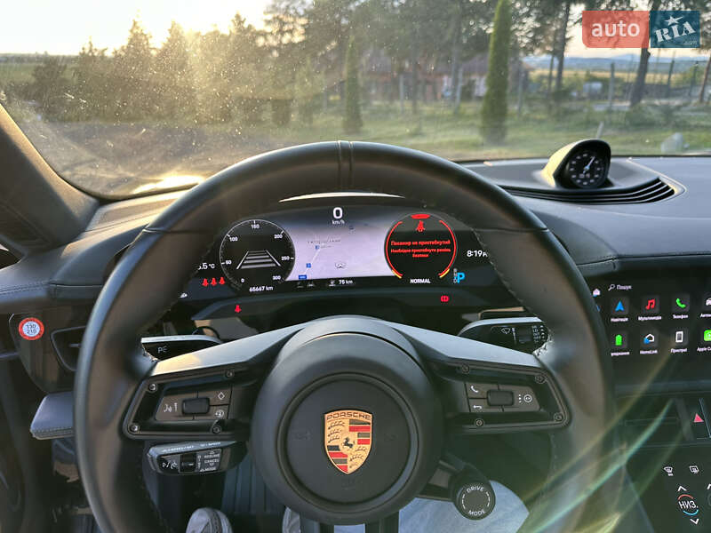 Седан Porsche Taycan 2020 в Львове