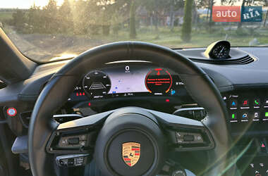 Седан Porsche Taycan 2020 в 