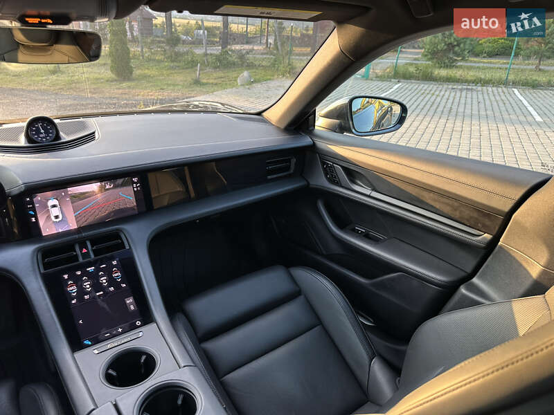 Седан Porsche Taycan 2020 в Львове