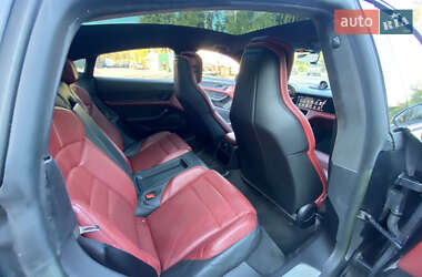Седан Porsche Taycan 2019 в 
