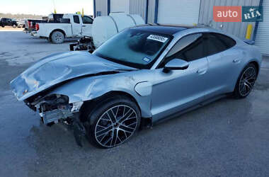 Седан Porsche Taycan 2021 в 