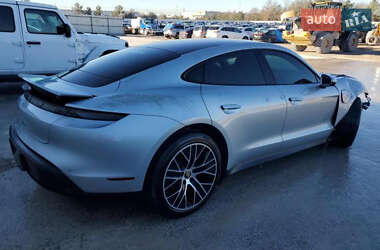 Седан Porsche Taycan 2021 в 