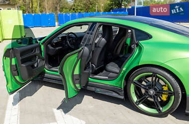Седан Porsche Taycan 2020 в 