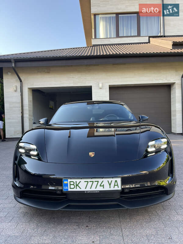 Седан Porsche Taycan 2021 в Ровно