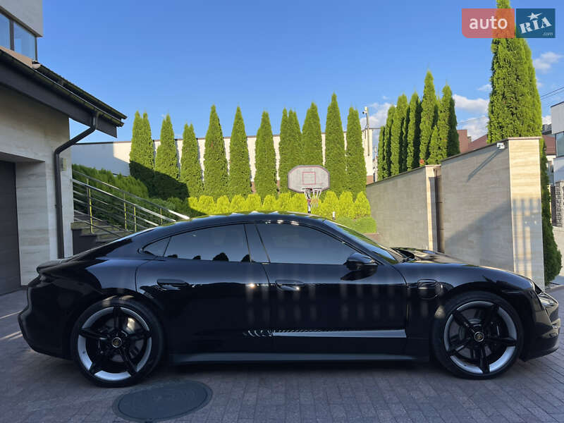 Седан Porsche Taycan 2021 в Ровно