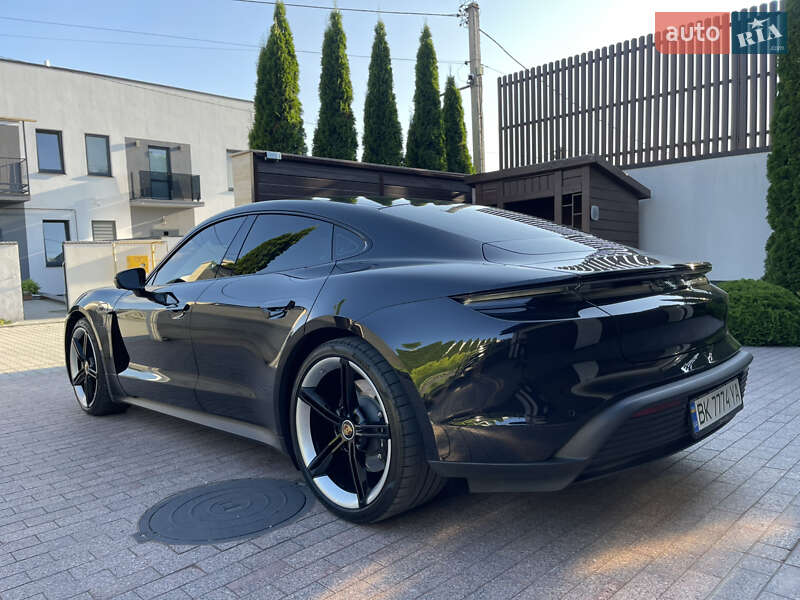 Седан Porsche Taycan 2021 в Ровно