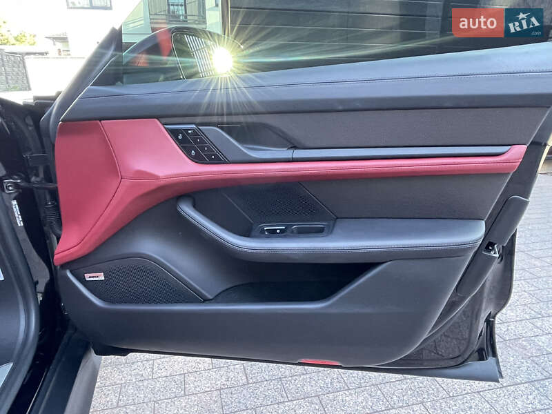 Седан Porsche Taycan 2021 в Ровно