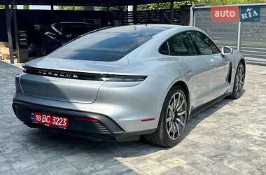 Седан Porsche Taycan 2021 в 