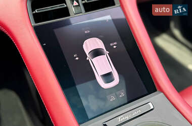 Седан Porsche Taycan 2021 в 