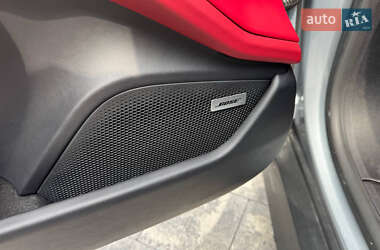 Седан Porsche Taycan 2021 в 
