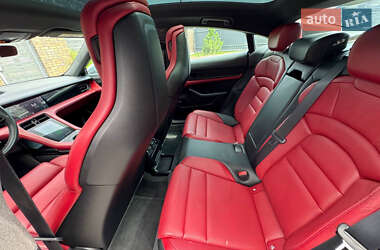 Седан Porsche Taycan 2021 в 