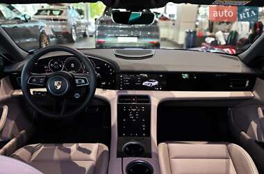 Седан Porsche Taycan 2025 в 